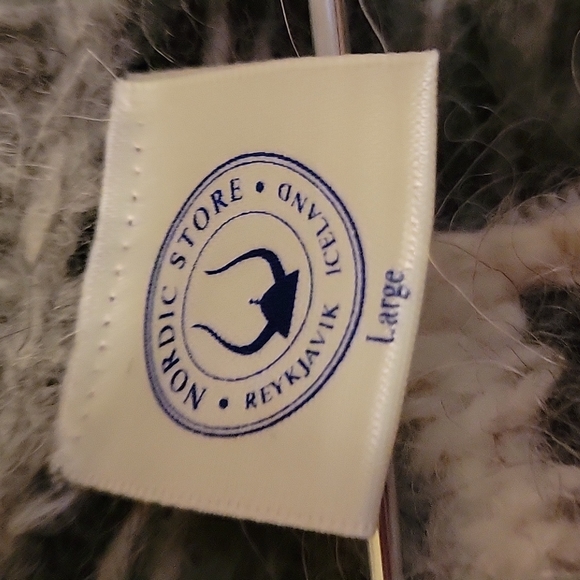 Gorgeous Icelandic sweater - Picture 5 of 5